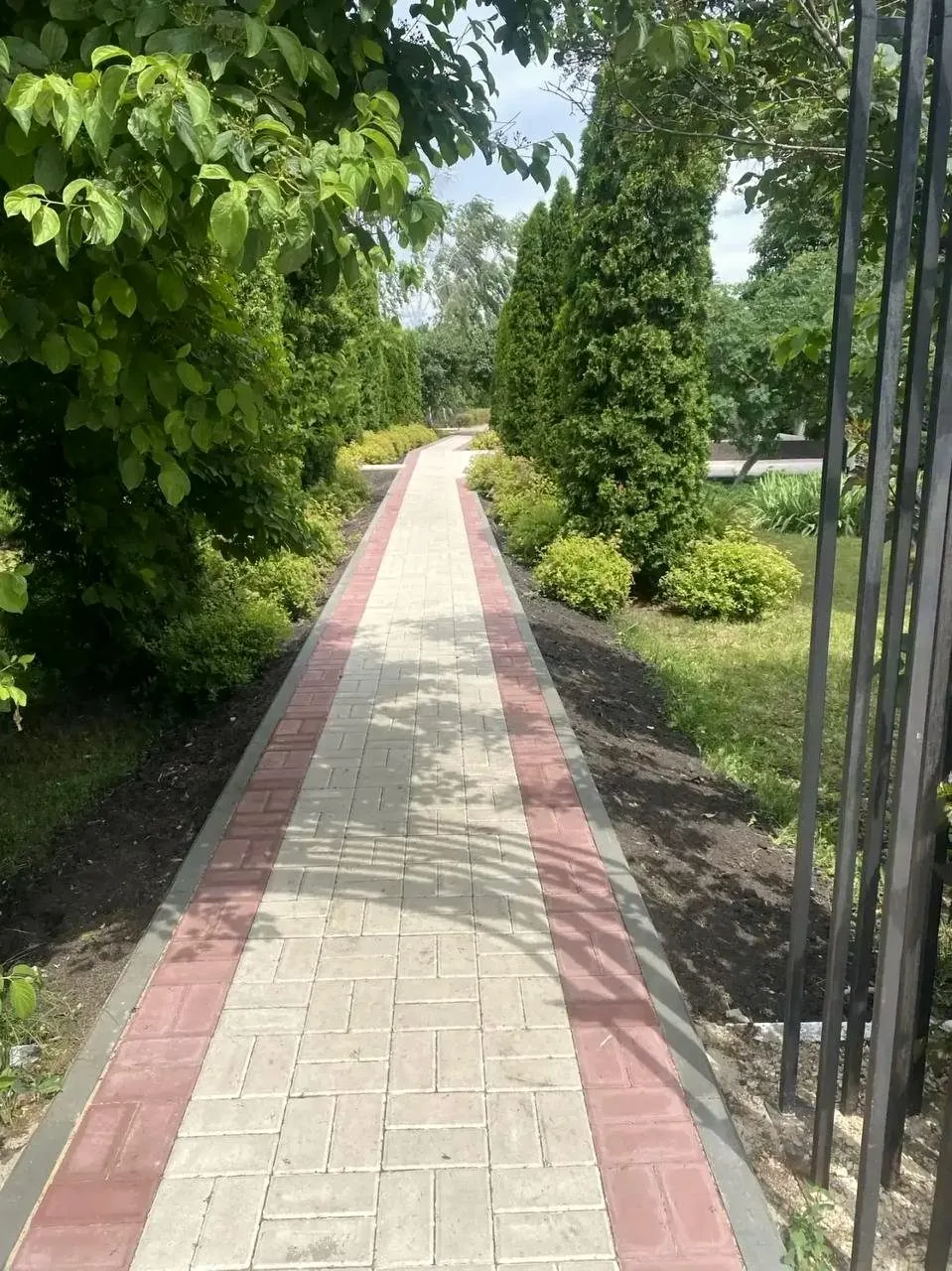 Дорожка из тротуарной плитки